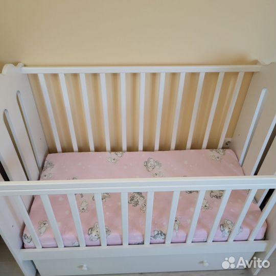 Детская кровать с маятником и ящиком