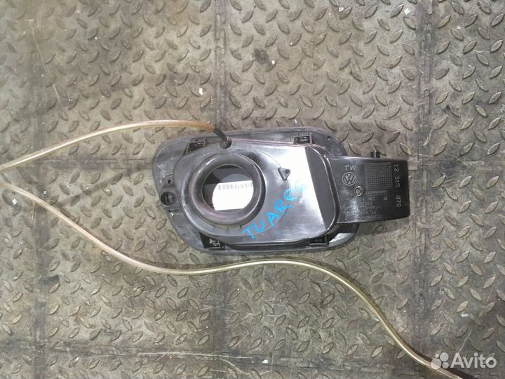 Лючок бензобака (Volkswagen Touareg)