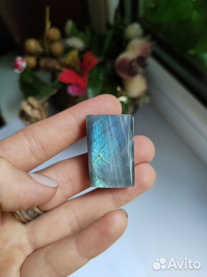 Спилы содалит, флюорит, яшма, шерл, кунцит