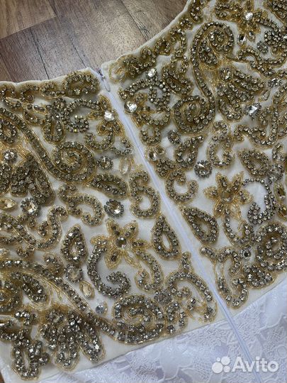 Платье белое со стразами