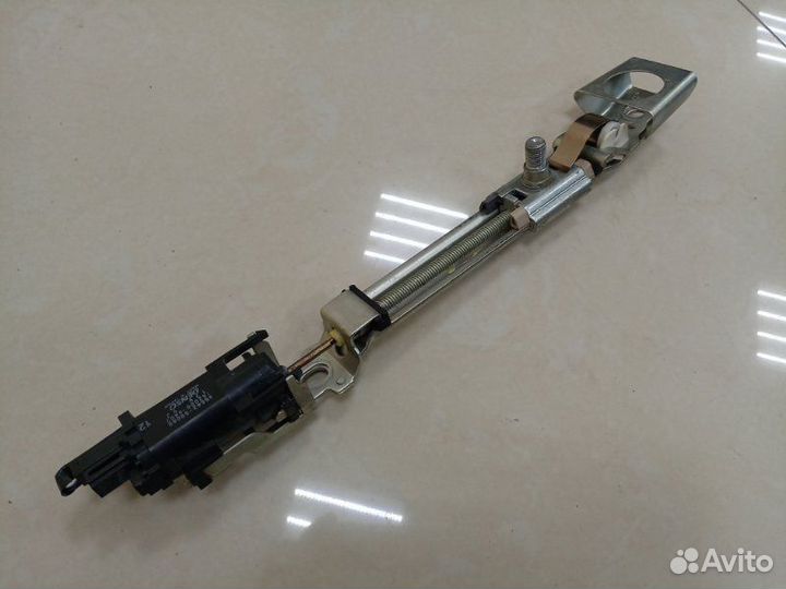 Механизм регулировки ремня безопасности Lexus