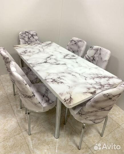 Стол со стульями на кухню