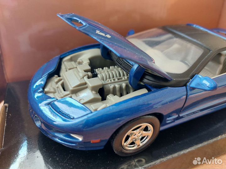 Коллекционная модель автомобиля Pontiac 1:24