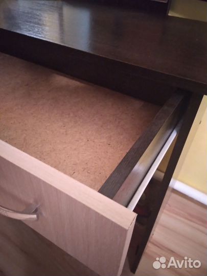 Трюмо с зеркалом