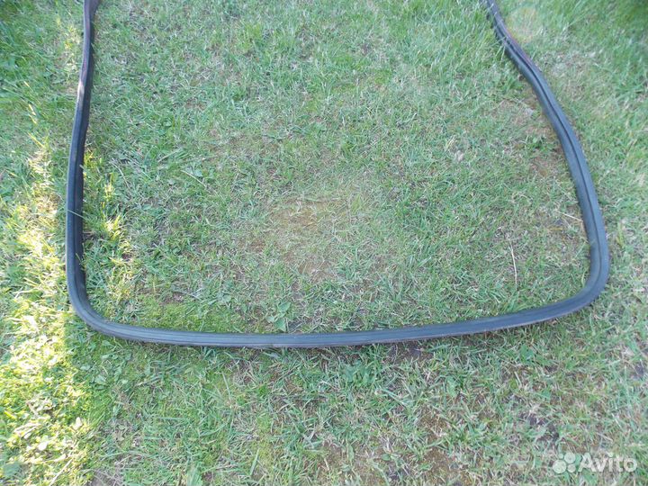 Уплотнитель крышки багажника Mitsubishi Space Star