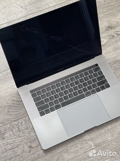 Macbook Pro 15” 2018 i7 16GB RAM 512GB SSD