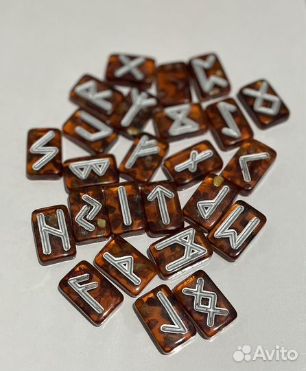 Руны из камня янтарь