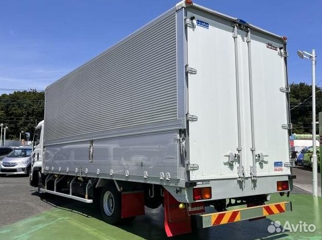 Промтоварный фургон Isuzu Forward (F-Series), 2015