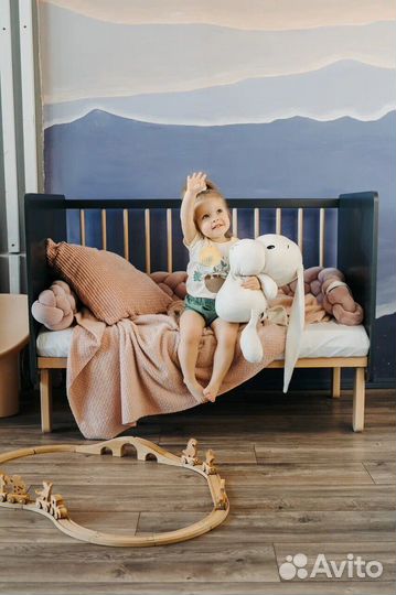 Детская кровать на колесах