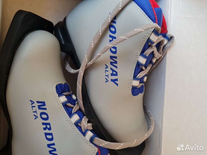 Лыжные ботинки