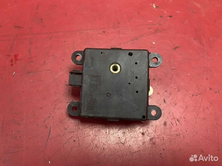 Моторчик заслонки отопителя 2R75030840 Maxima A33