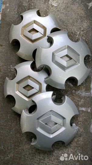 Колпаки на колеса на Дастер