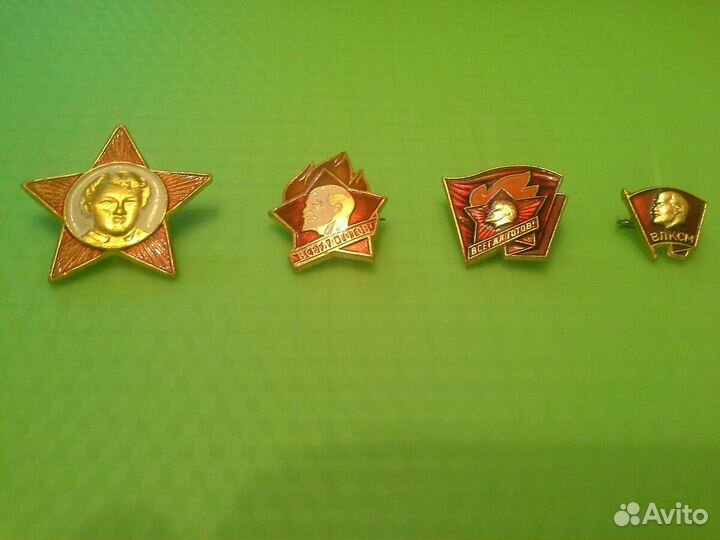 Значки Октябренок, Пионер, Ст. Пионер, Комсомолец