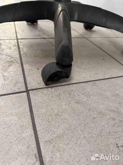 Офисное кресло