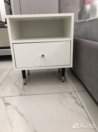 Тумба прикроватная