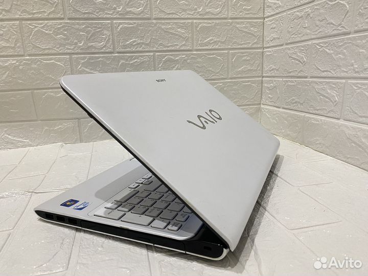 Ноутбук Sony SVE151D11V