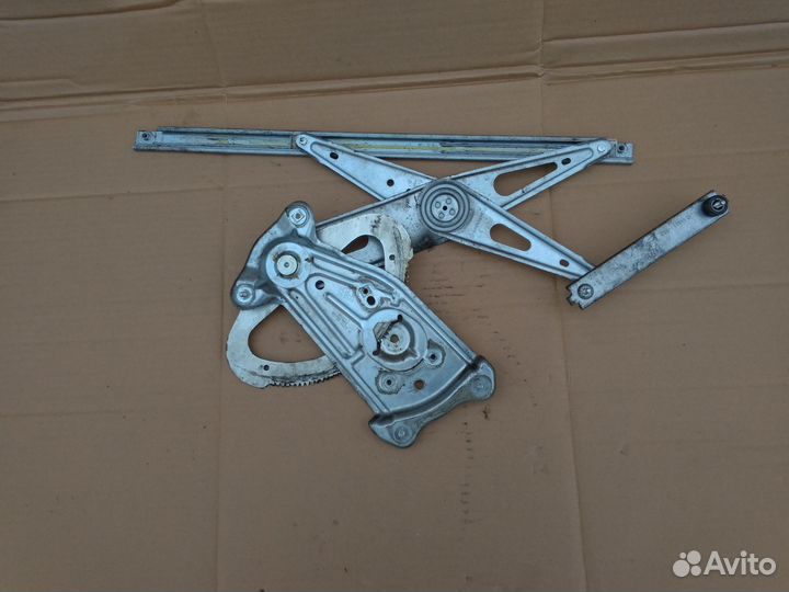 Стеклоподъёмник пер. прав. Рено Меган 3 807200001R