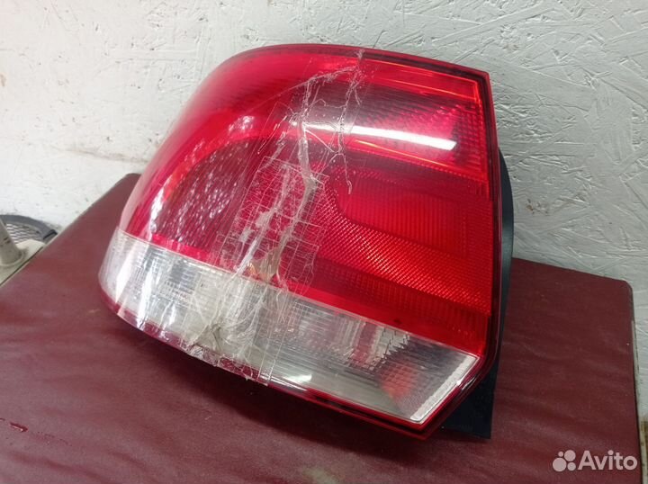 Фара Volkswagen Polo Sedan