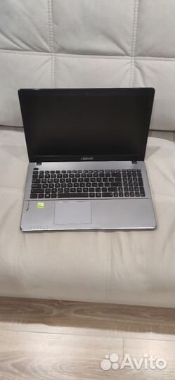 Ноутбук asus x550v