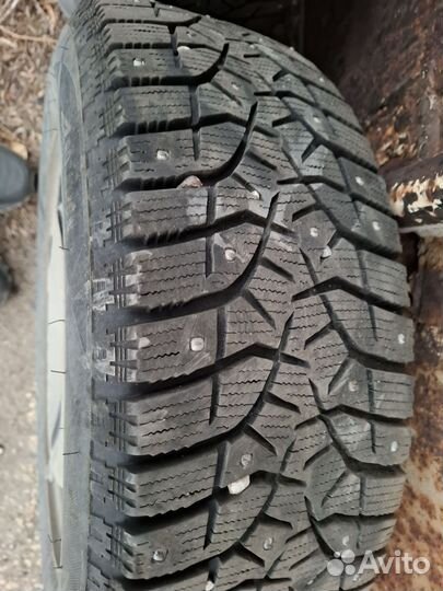 18565 r15 зимняя резина шипованная Бриджстоун