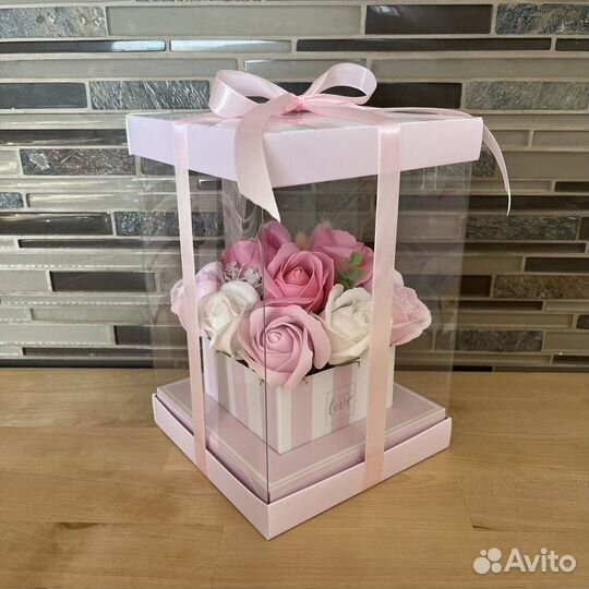 Букет из мыльных роз в коробке-аквариуме