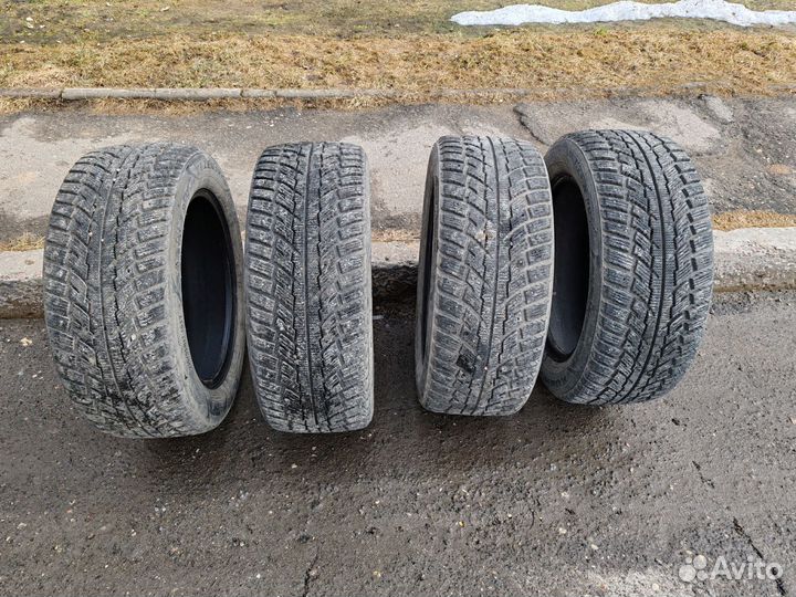 Kumho I'Zen RV Stud KC16 235/55 R17