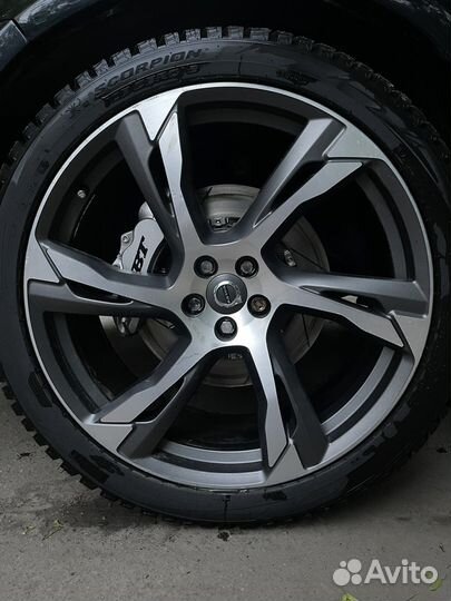 Pirelli Scorpion Ice Zero 2 285/35 R22 106