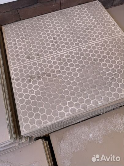 Продам плитку 60 на 60 бу