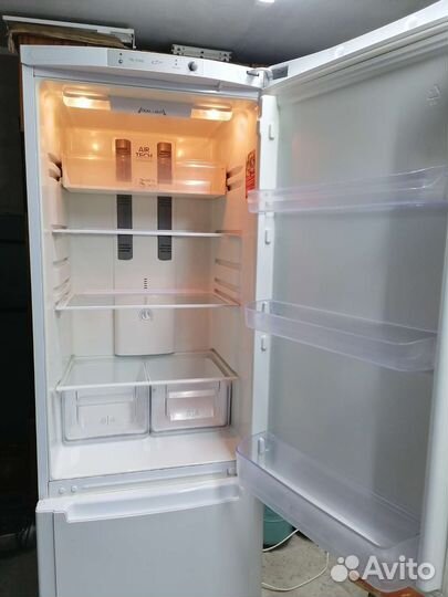 Холодильник Hotpoint Ariston