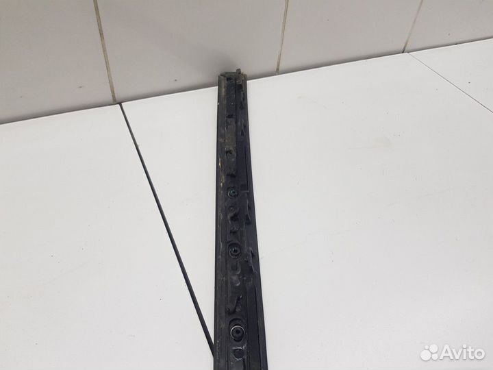 Накладка лобового стекла правая (Geely Coolray)