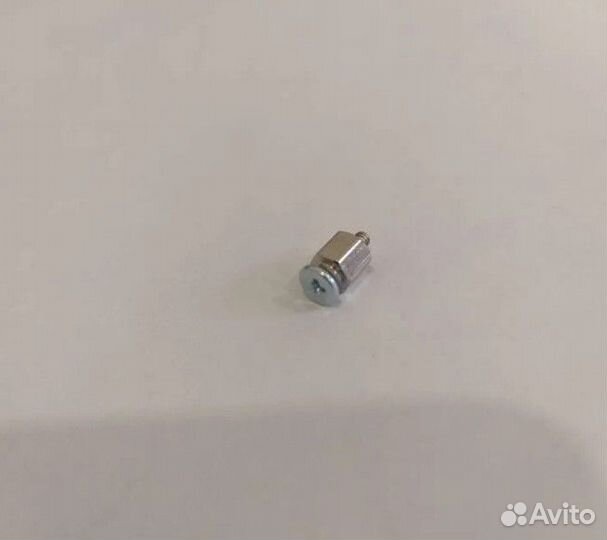 Винт и стойка для установки SSD M.2 накопителей