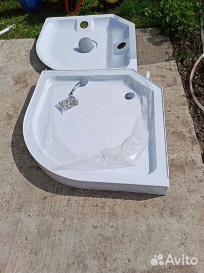 Душевой поддон, унитаз, бачок