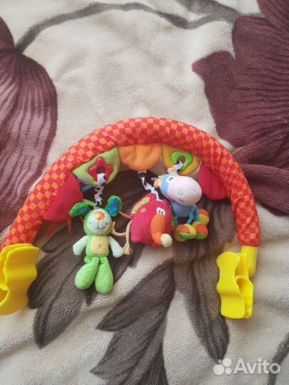 Дуга с игрушками