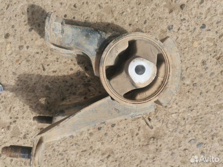 Подушка двигателя задняя Toyota Corolla 150 1ZR-FE