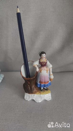 Старинная статуэтка миниатюра, 19 век, фарфор