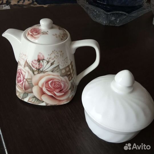 Чашки, блюдца, чайная пара, заварочный чайник