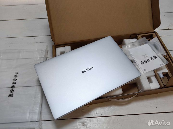 Honor 16 144hz 512/16 Ryzen 5600H