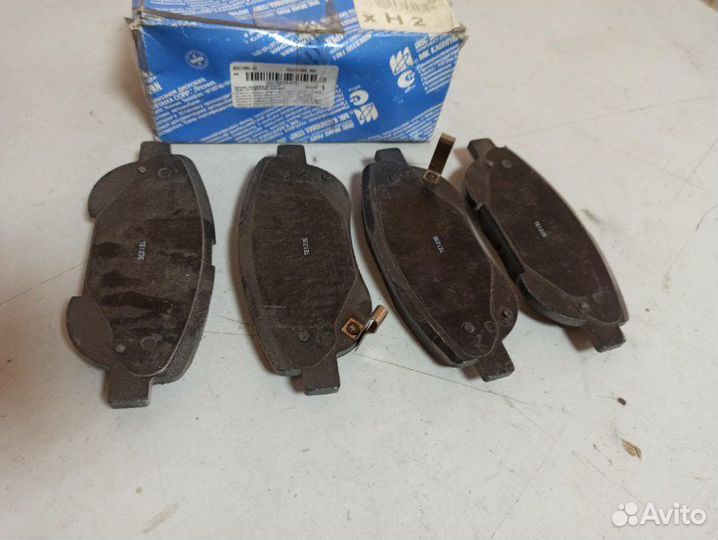 Тормозные колодки переднее Toyota Avensis T270