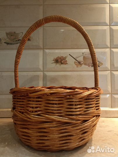 Корзина плетеная из бумажной лозы
