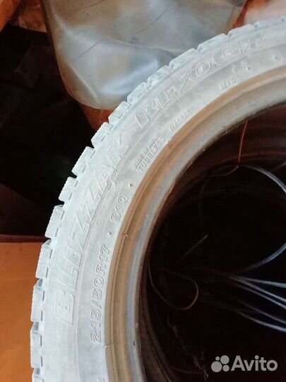 Bridgestone Blizzak Revo GZ 215/50 R17