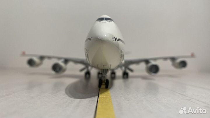 Металлическая модель самолёта Boeing 747 JAL