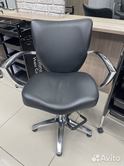 Парикмахерское кресло бу