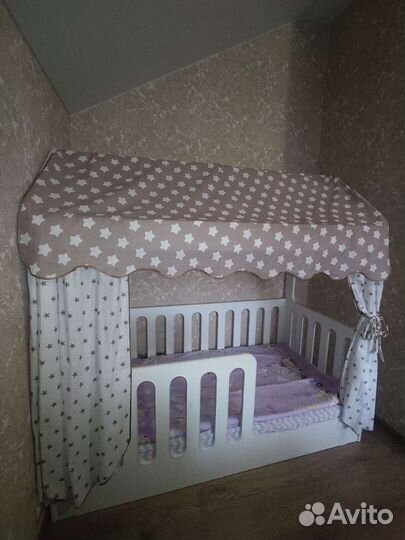 Детская кроватка домик