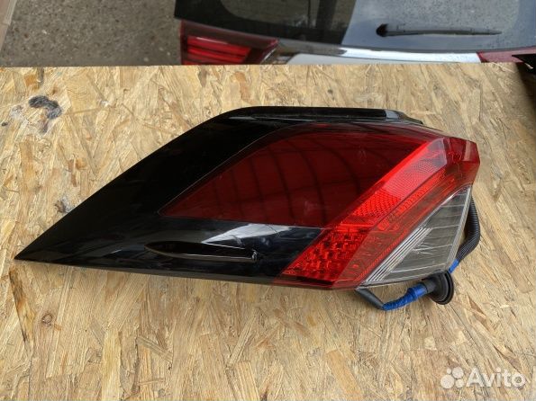 Toyota RAV-4 XA50 фонарь задний левый в крыло