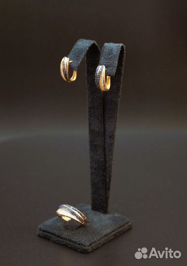 Ювелирный золотой гарнитур с бриллиантами и сапфир