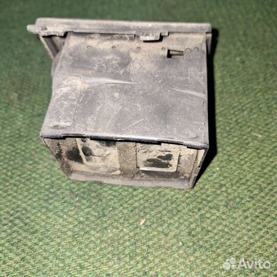 Дефлектор воздушный левый w202