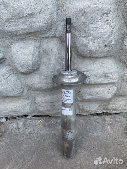 Передня левая стойка е60