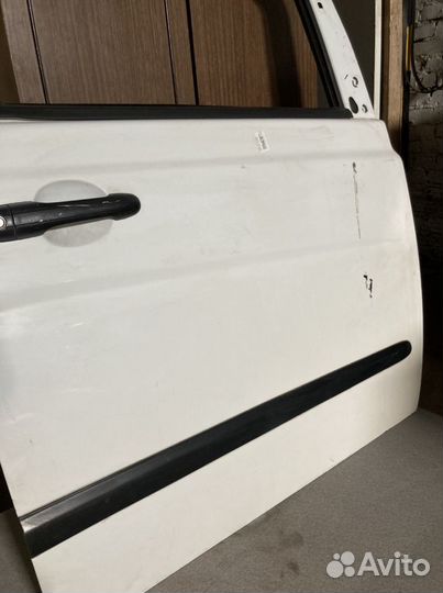 Дверь передняя Мерседес Вито 639