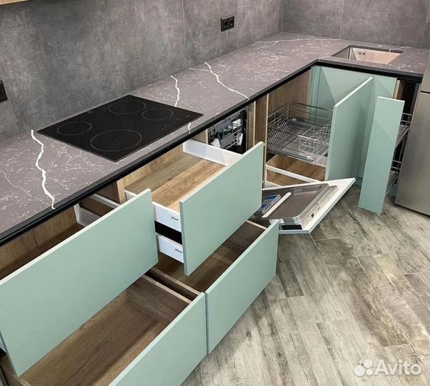 Кухня с антресолями до потолка на заказ тв102