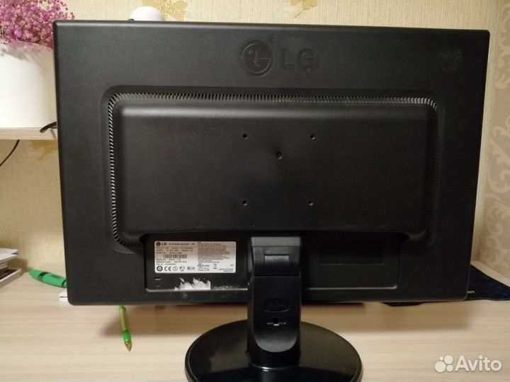 Монитор Б\У LG flatron w2242T-PF